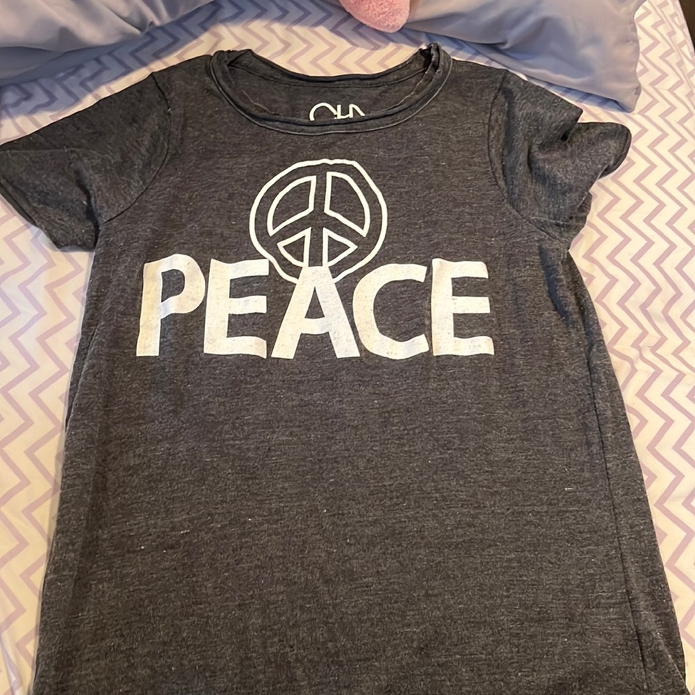 Girl’s Chaser peace t-shirt